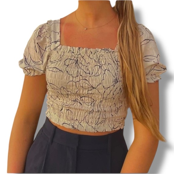 Monteau Los Angles White & Black Floral Line Pattern Puff Sleeves Smocked Blouse - Picture 3 of 16